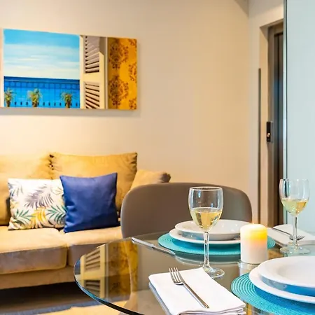 Kronos On The 2 Apartment *